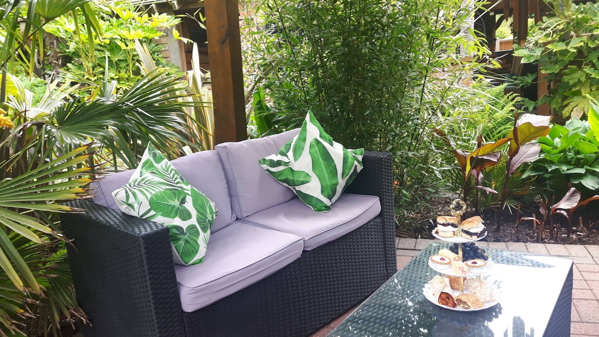 Hatherton Cabin | Cabin set in a Beautiful Romantic Tropical Garden