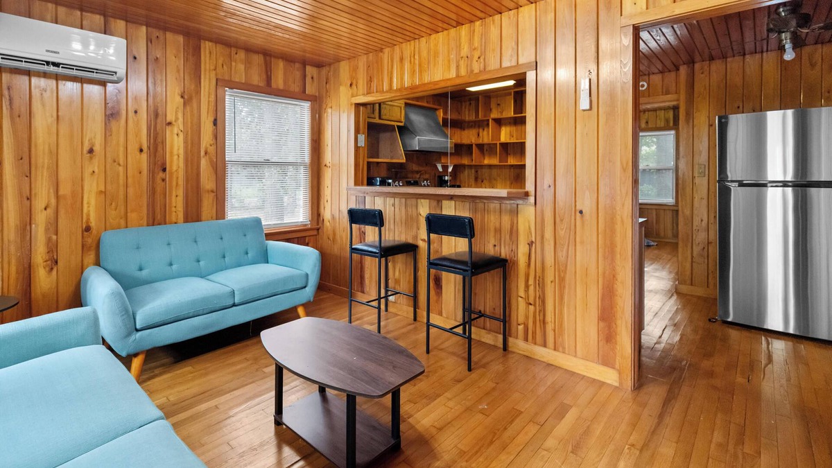 Northside Apartment | Cabin style 1-bedroom apartment with WiFi, AC, & Pool in fantastic Jacksonville