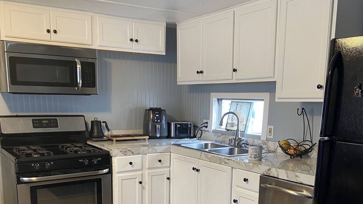 Lancaster Cabin | Cabin Style one bed room w/parking