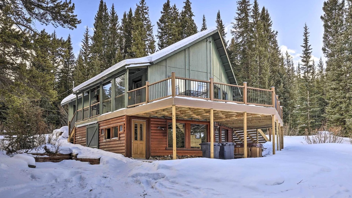 Breckenridge Park Estates Cabin | Cabin w/Hot Tub: 3 Mi to Main St Breckenridge!