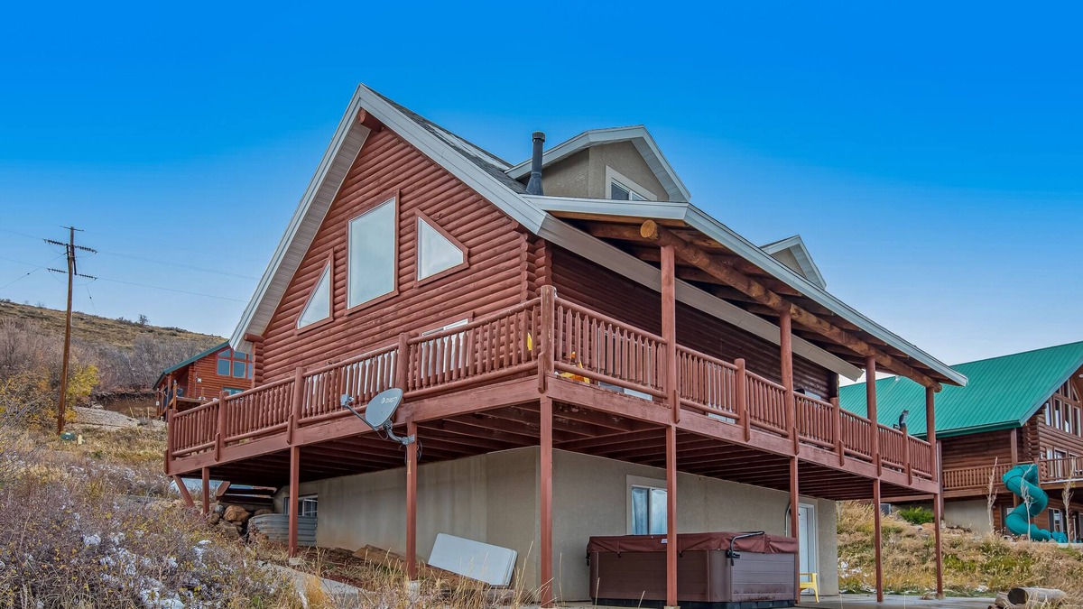 Harbor Village Cabin | Cabin w/Scenic Views, W/D, Central AC, WiFi, Deck, Ping-Pong, and Gas Grill