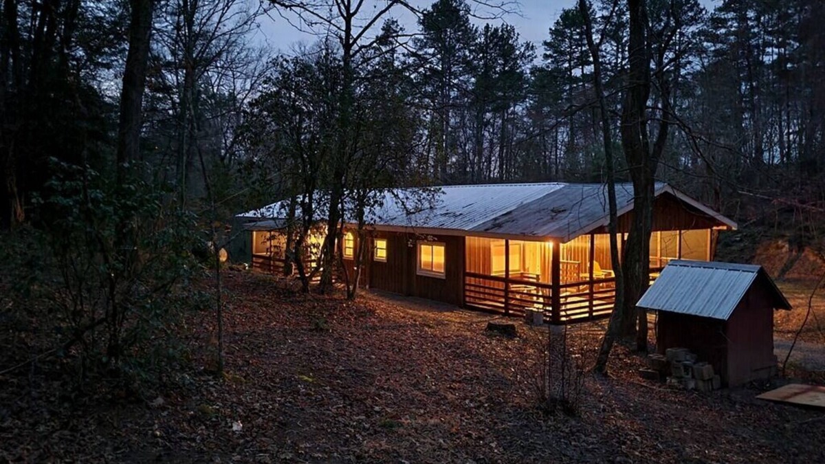 Murphy Cabin | Cabin with Firepit, HotTub and Fireplace near waterfalls, wineries on 1.25 acres