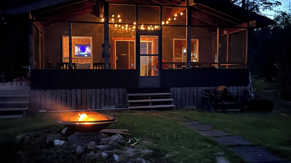 Northern Ontario Cabin | Cabin with large screened deck, on Lake of the Woods in Wiley Bay.