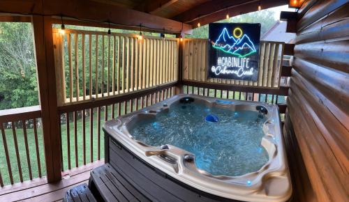 Sevierville House | Cabin with New Hot Tub, Near Dollywood .2BD.2BA.Sleeps6.BBQ
