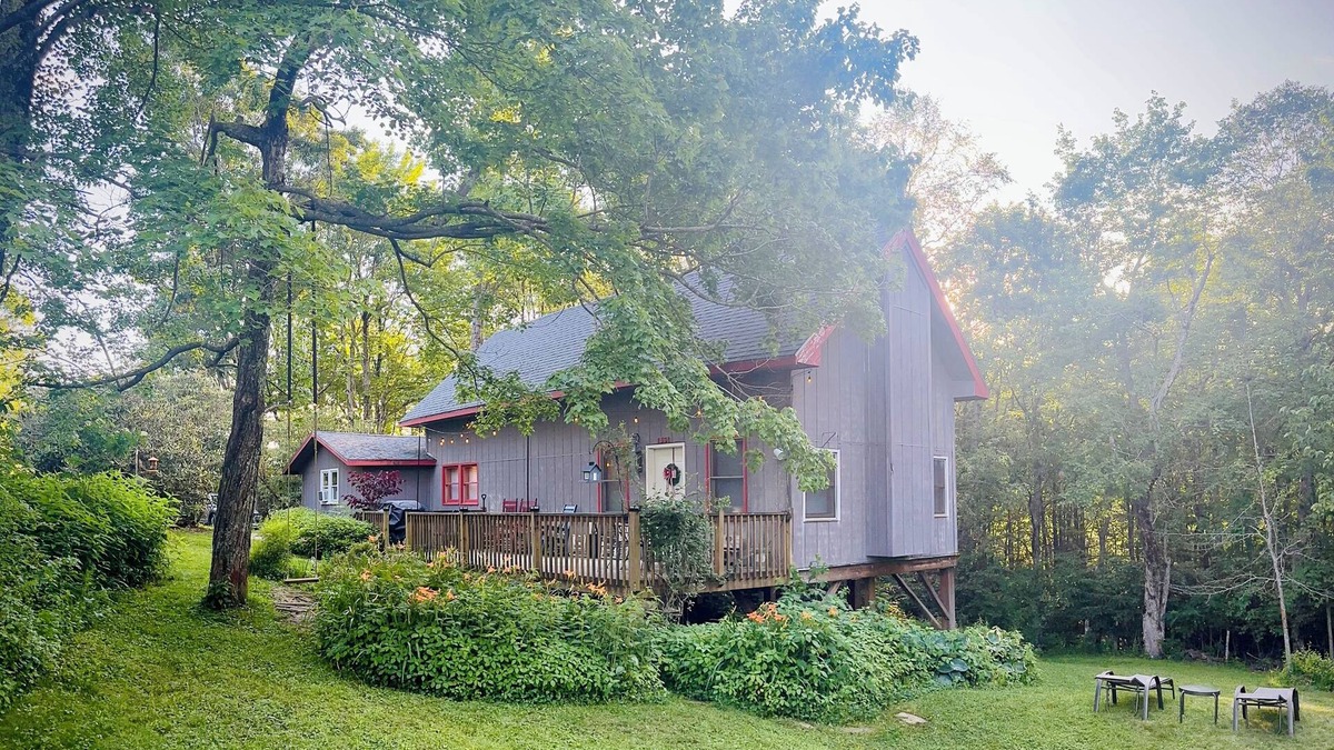 Todd Cabin | Cabin with yard, fireplace, pet friendly, near Boone, New River