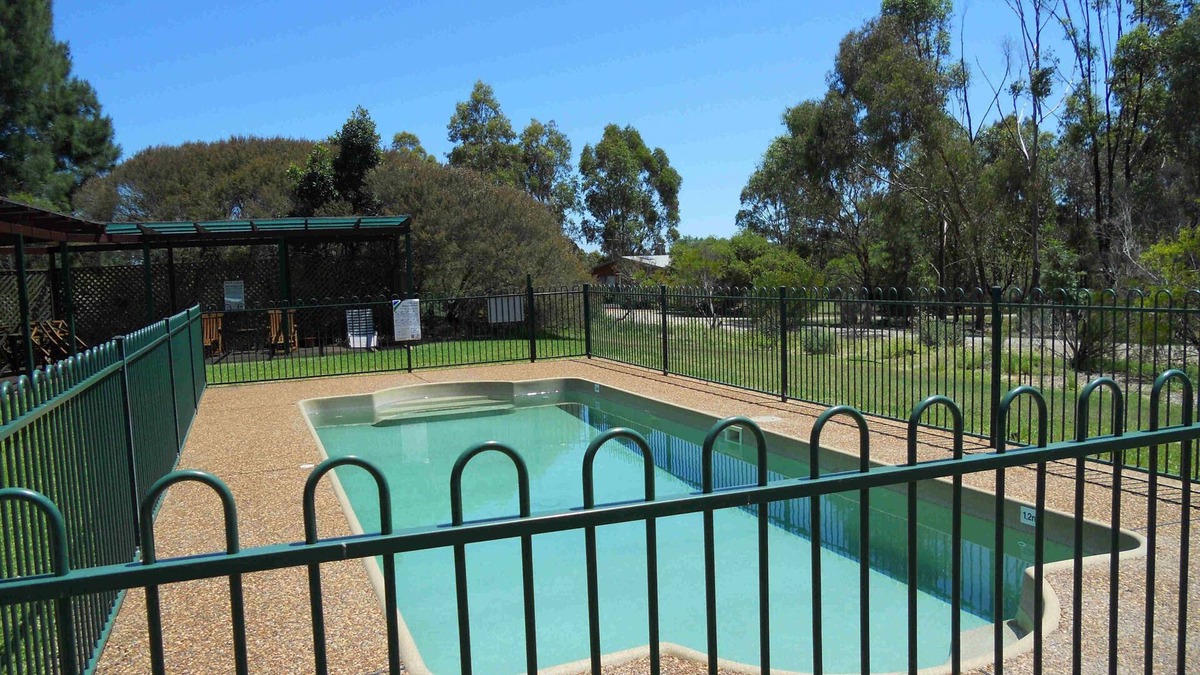 Pokolbin Cottage | Cabins on Halls