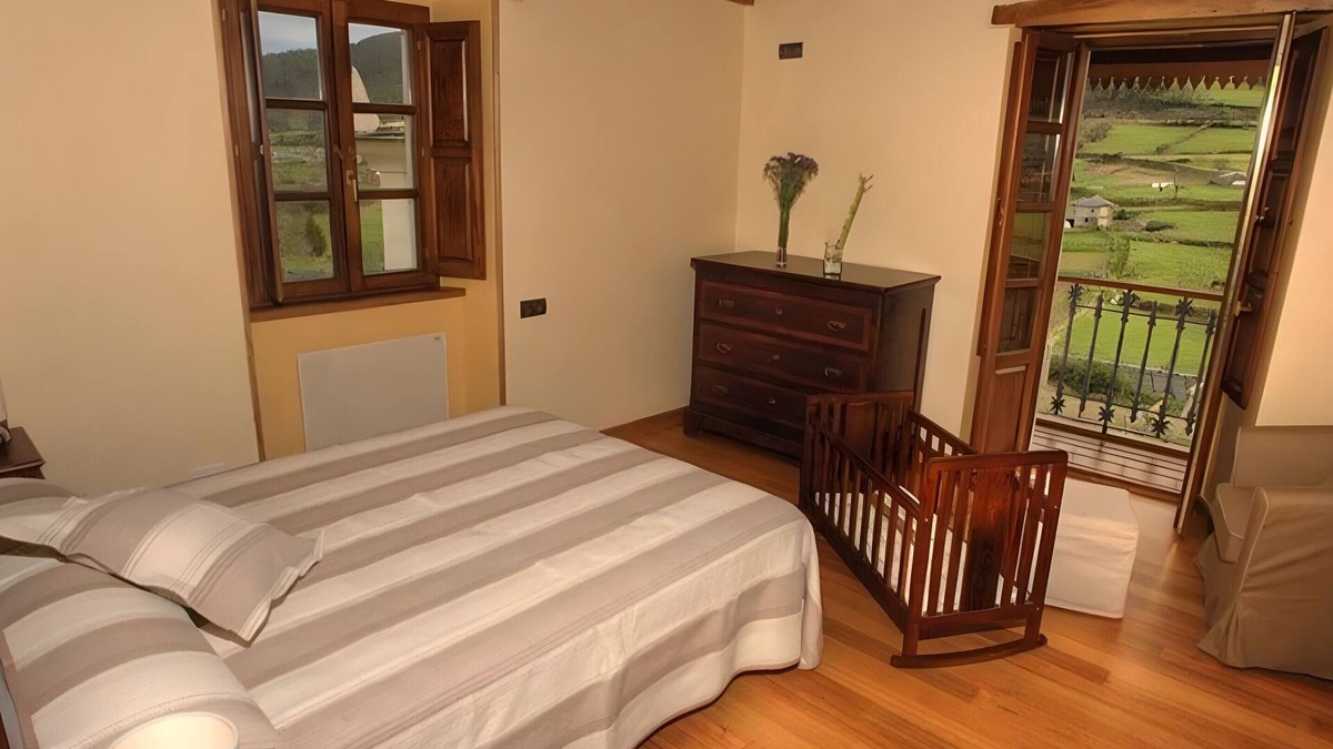 Mondonedo Apartment | Cabozo Room with Mountain Views and Private Balcony