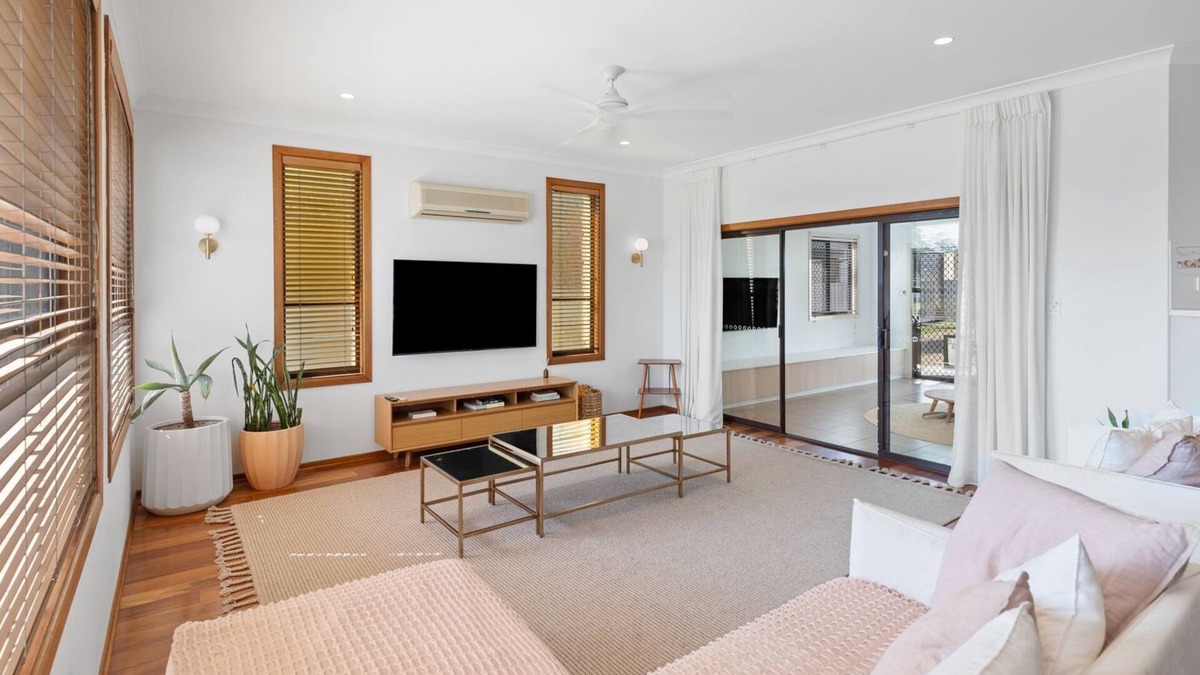 Iluka House | Cactus Club a popular family holiday destination.