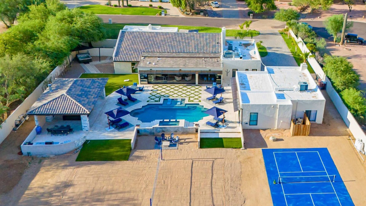 Sundown Manor Villa | Cactus Stone | 9 Bedroom 6.5 Bathroom 18 Beds