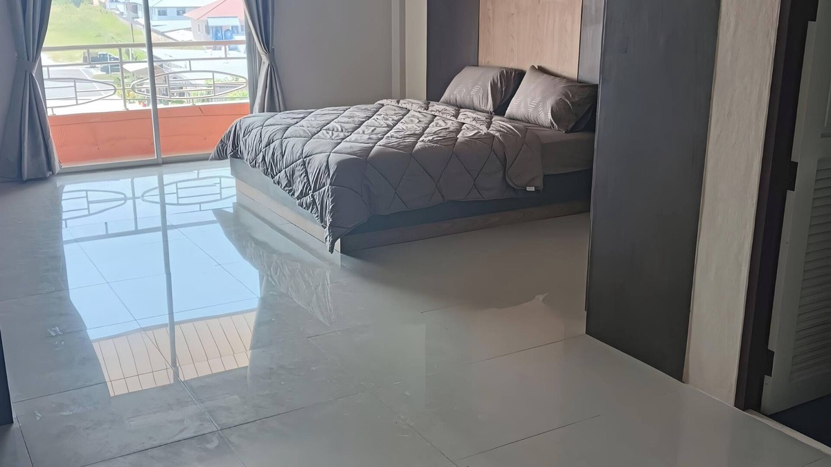 Nong Prue Hotel | Cafe Nana Hotel & Bar