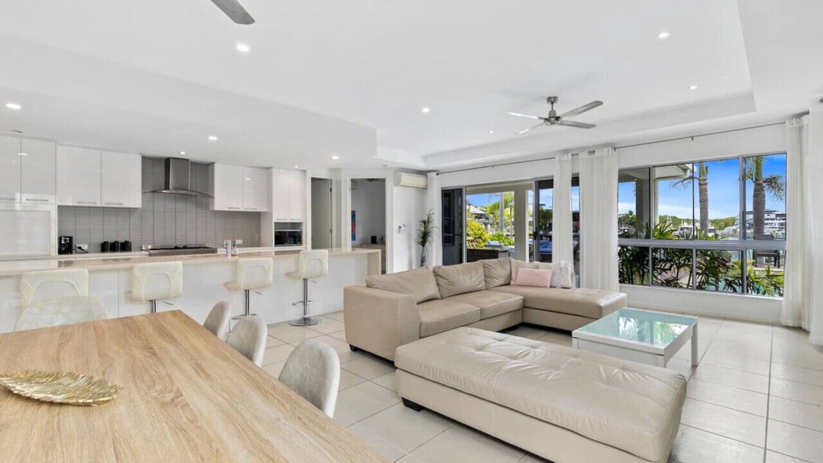Trinity Park House | Cairns Beaches Home, Marina View Sleeps 12 - Pool