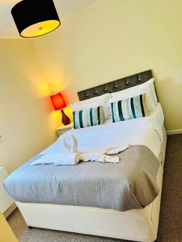 Niddrie Apartment | Cakemuir Detached House, 3 Bed, Free parking &Private Garden