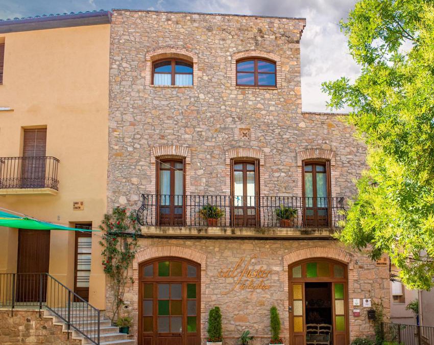 Sant Marti de Tous Bed & Breakfast | Cal Fuster De La Plaça