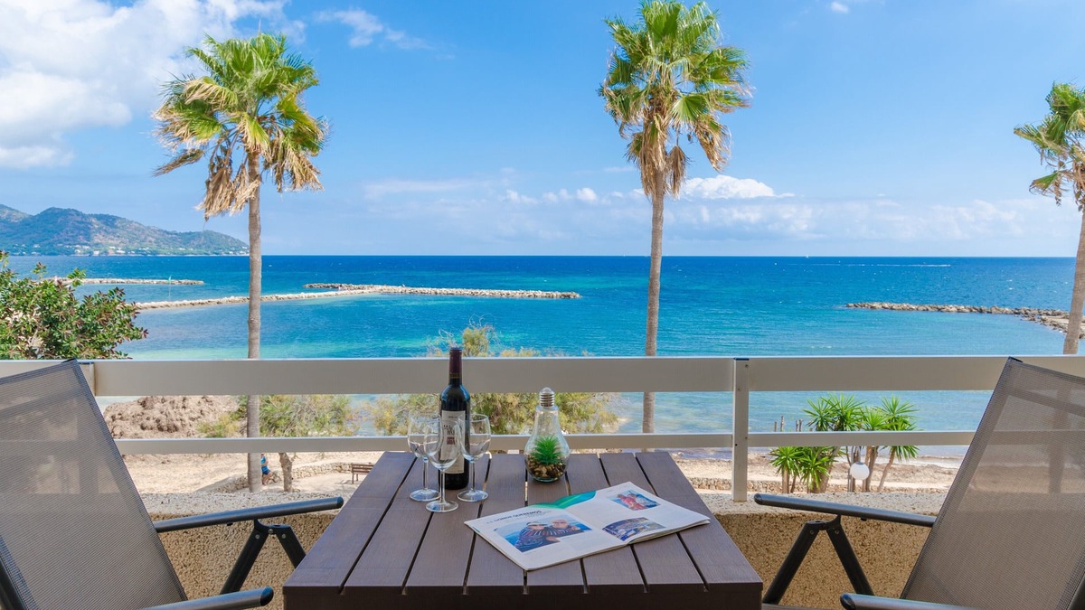 Cala Bona House | CALA BONA CALM & BEACH - Apartment in front of the beach of CALA BONA. Free WiFi
