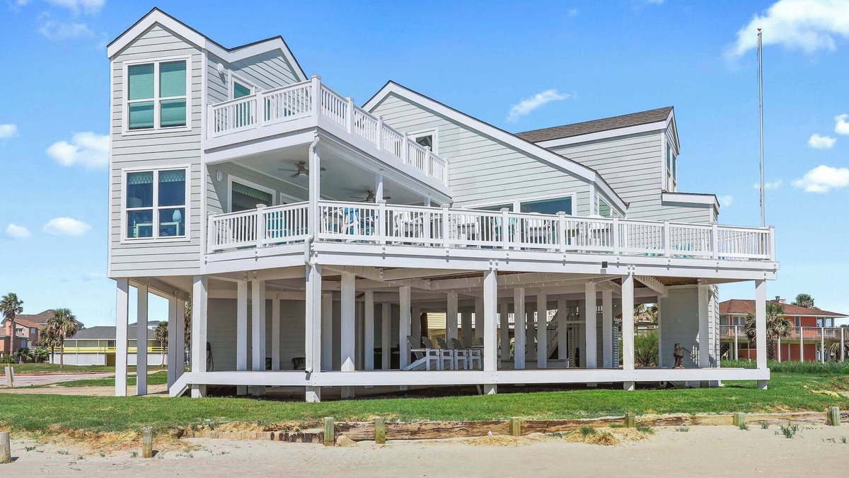 Pirates Beach House | Cala Tortuga Beachfront Elevator, Hot Tub, Great Views