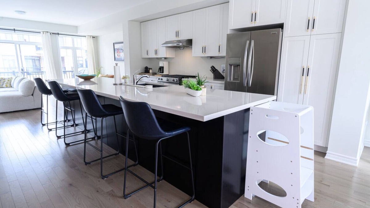 Caledon House | Caledon family escape with Crib