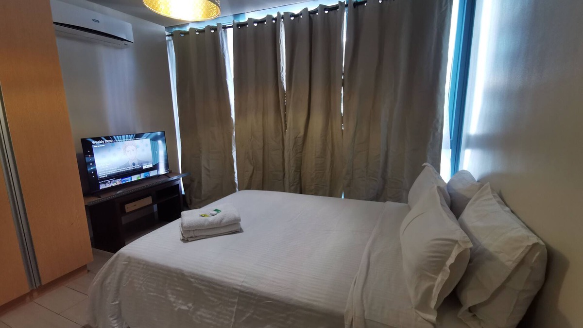 Guadalupe Nuevo Apartment | Caleze Properties One Uptown BGC One Bedroom