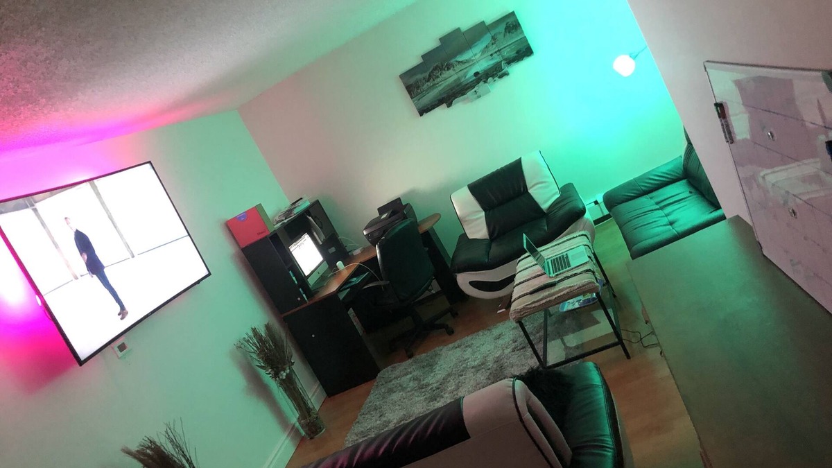 Crescent Heights Condo | CALGARY DOWNTOWN SMART HOME FOR SHORT STAY