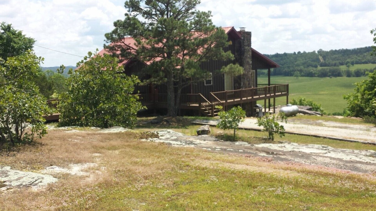 Calico Rock Cabin | Calico Rock Cabin-500 Calico St 390 Chessmond Ferry Rd viewing the White River