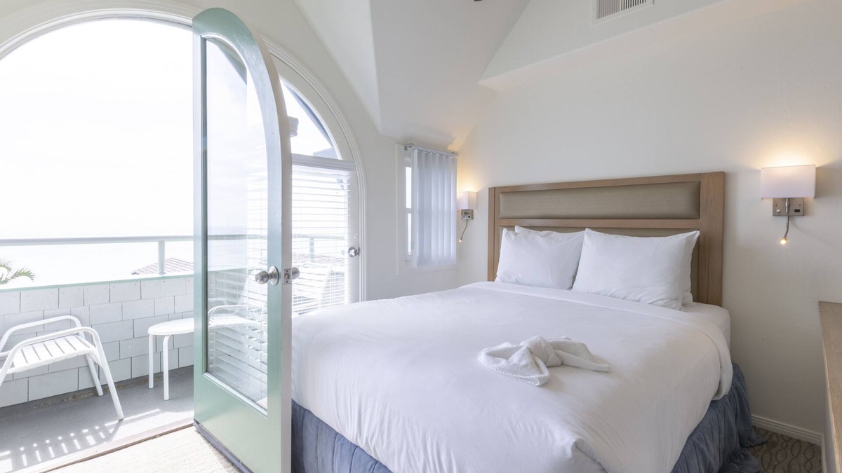 Del Mar Hotel | California Coastal Charm in Del Mar! Outdoor Pool, Free Parking, Kitchenette!