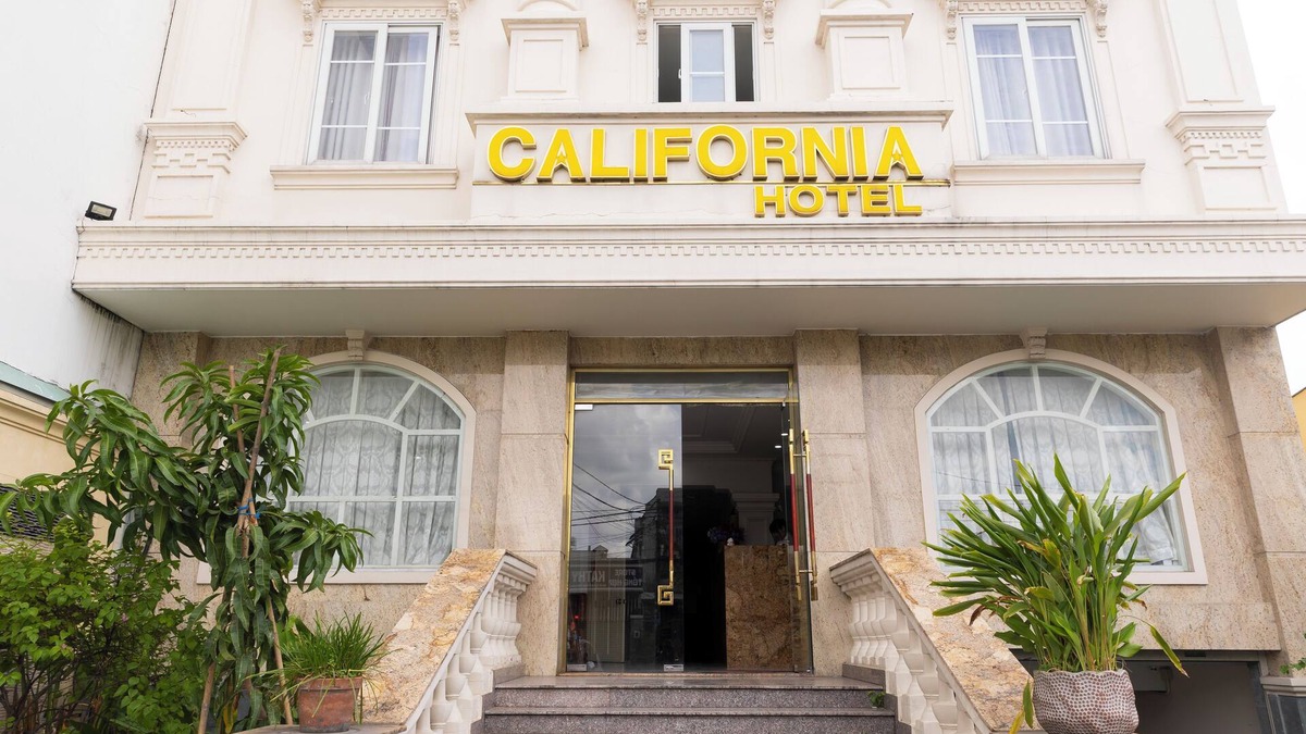 Hoc Mon Hotel | California Saigon Boutique Hotel