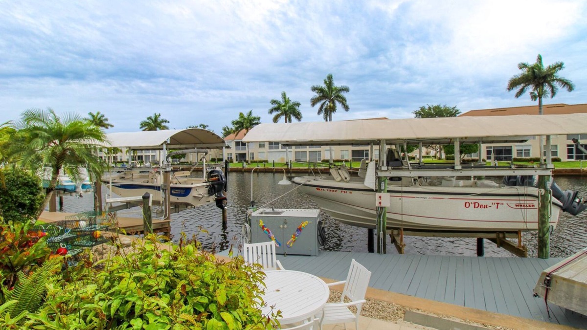 Naples House | CALLING ALL BOATERS, NATURE & BIRD LOVERS! 2/2 HOME IN PORT OF THE ISLANDS