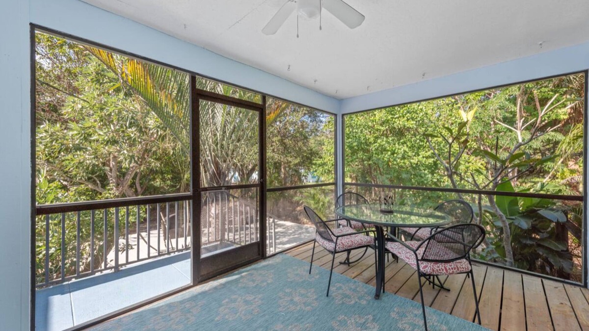 East Naples Cottage | Calling All BOATERS