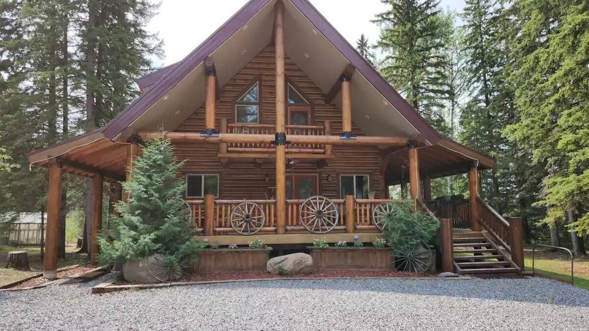 Division No. 11 Cabin | Calling all Hunters Log Cabin on the River!