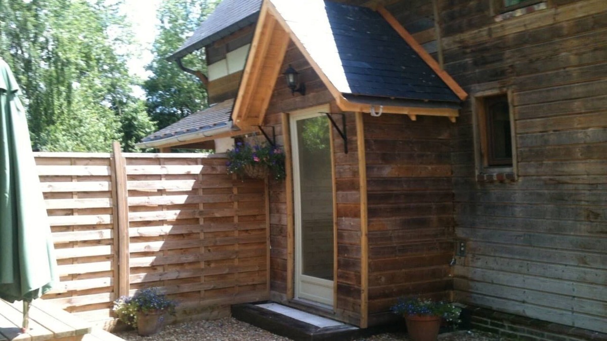 Bonneville-la-Louvet Apartment | Calm and peaceful 2 bed apartment in the beautiful