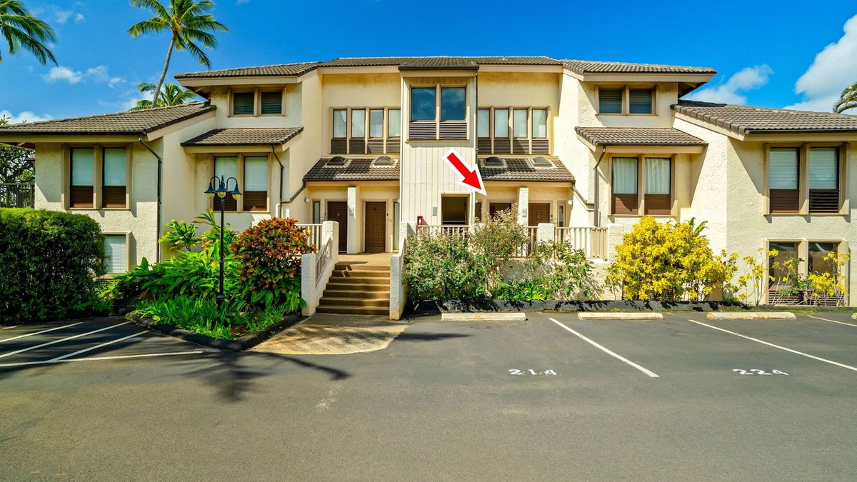 Bayview Condo | Calm island condo with ocean views & pool - walking distance from beaches
