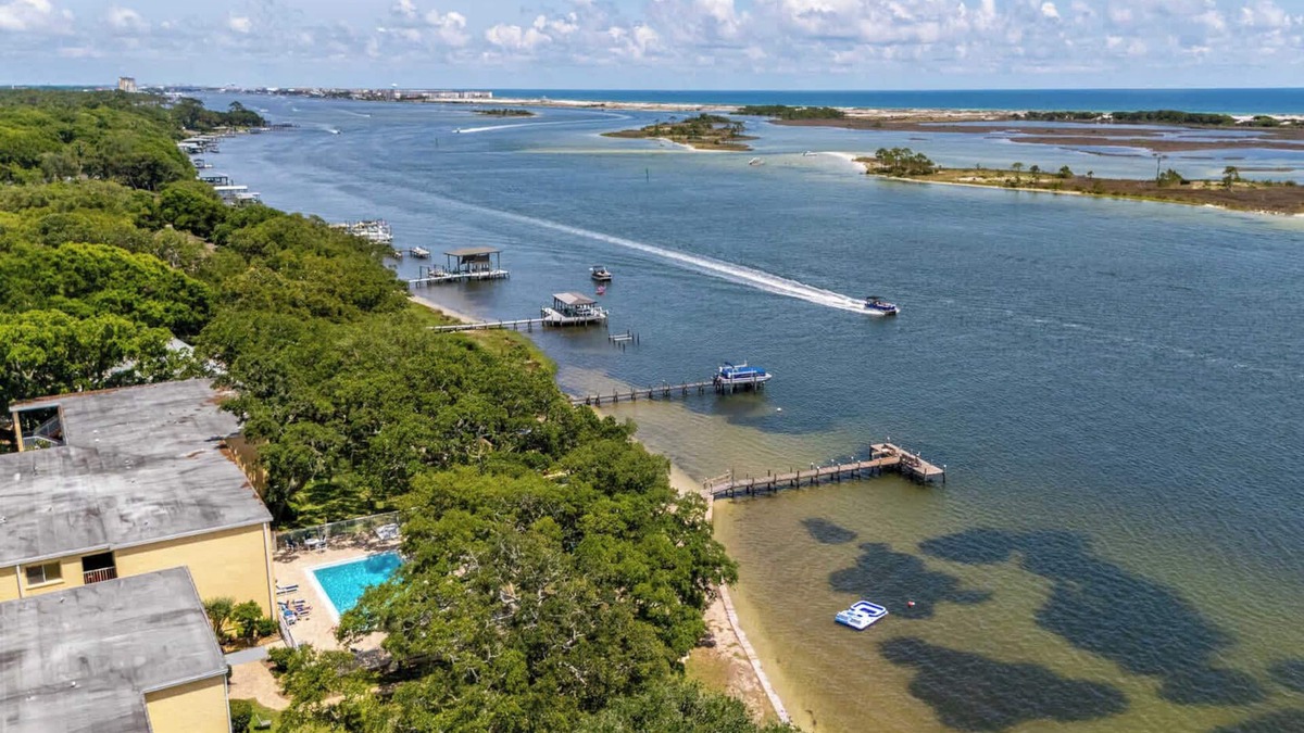 Mary Esther Apartment | ‼️Calm Waterside Condo‼️ | Kayaks, Paddles, Pool