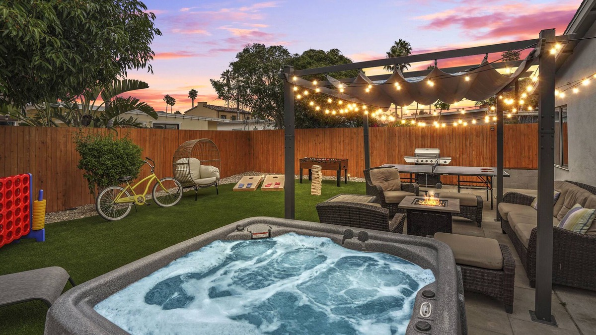 Pierpont Bay Apartment | Calypso Breeze, Hot Tub, Fire Pit, Games, 2 King Bed, 1 Minute Walk to the Beach