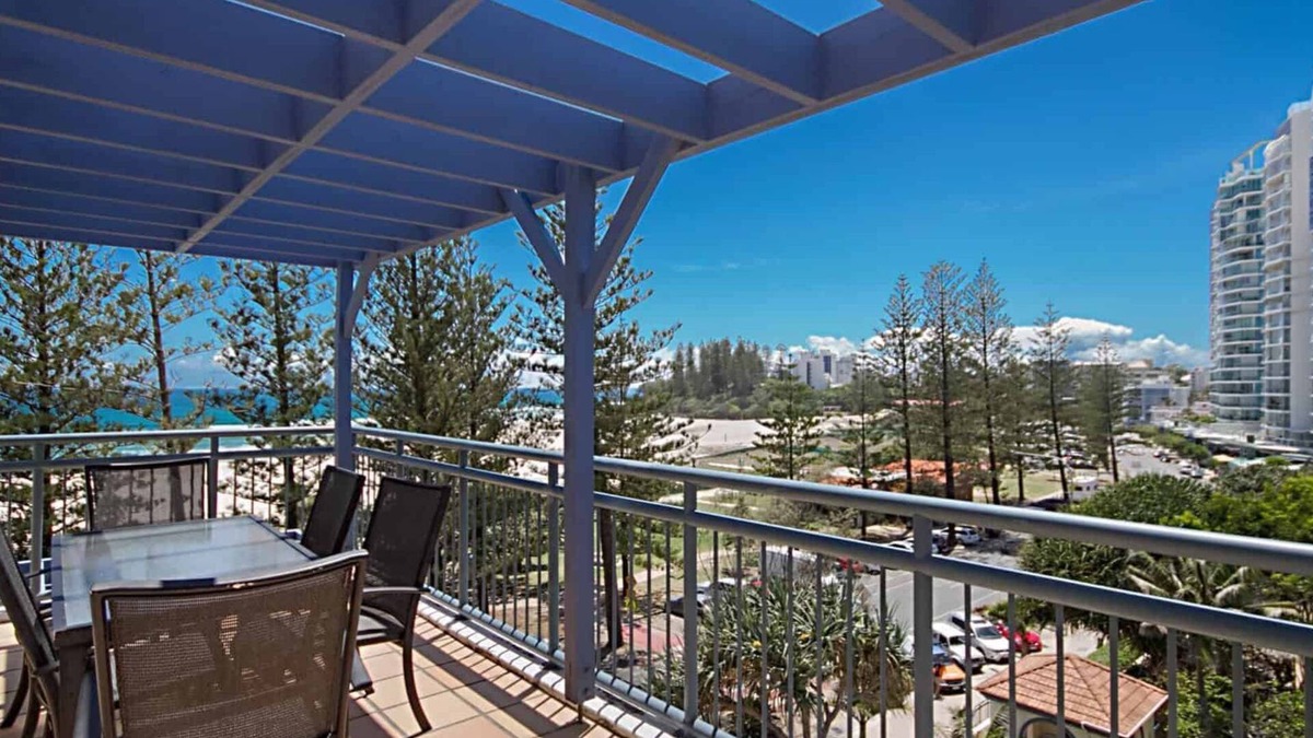 Coolangatta Apartment | Calypso Plaza 403 - Coolangatta Beachfront