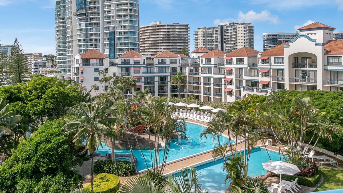 Coolangatta Apartment | Calypso Plaza 407 - Coolangatta Beachfront - Min. 3 Night Stays!