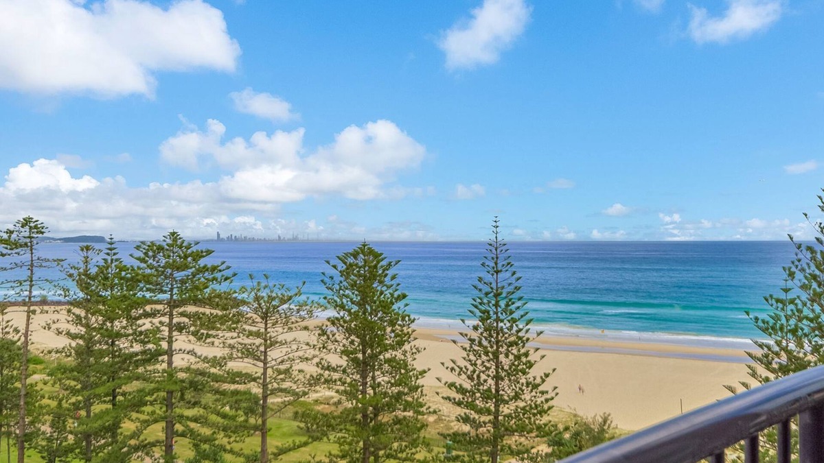 Coolangatta Apartment | Calypso Towers 901 - Coolangatta Beachfront - Min. 3 night stays!