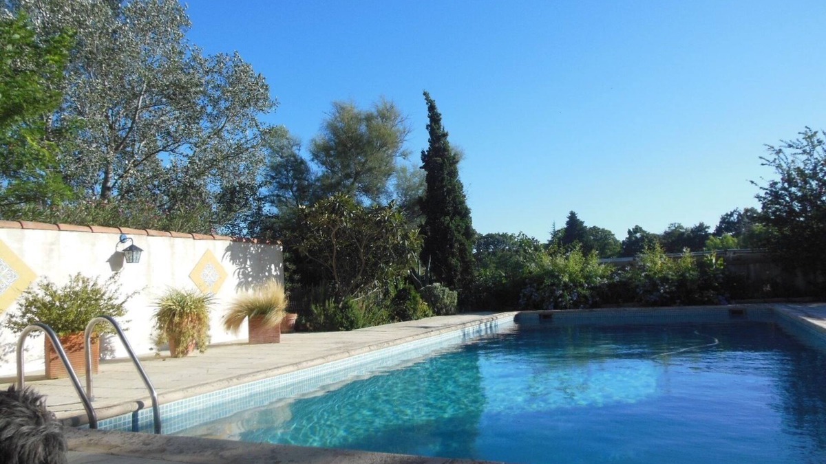 Aigues-Mortes House | Camargue farmhouse 900 meters from the ramparts in the heart of nature. Pets welcome.