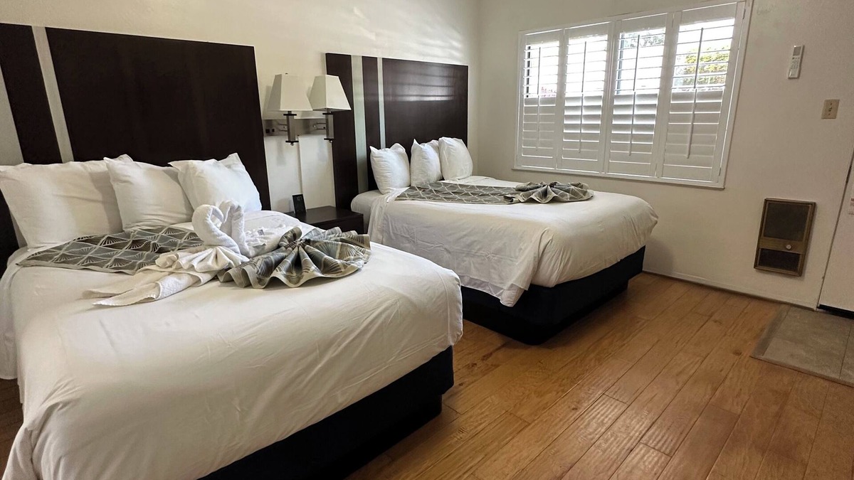 Cambria Hotel | Cambria Palms Motel