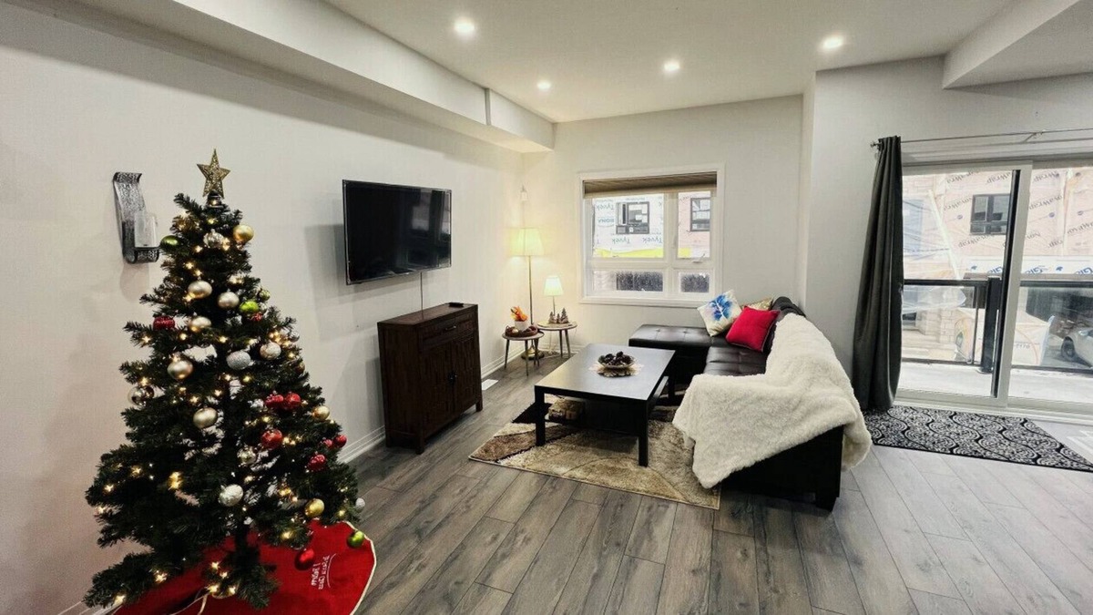 Cambridge House | Cambridge Home 3BDR-Netflix-Parking-WiFi-Laundry