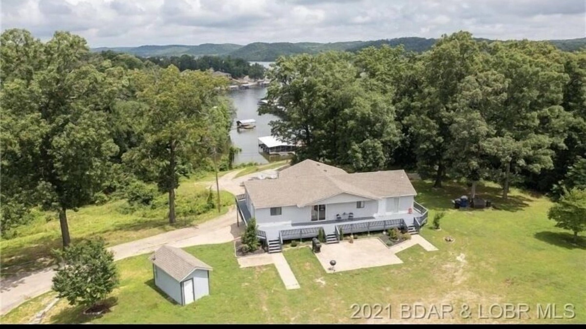 Lake of the Ozarks House | Camdenton Resort - 7 bedroom 3 bathroom house.
