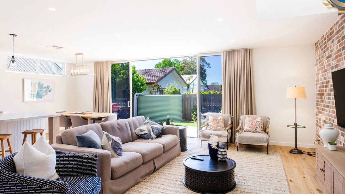 Berry House | Camellia - Pet Friendly - 3 Min Walk to Centre of Berry