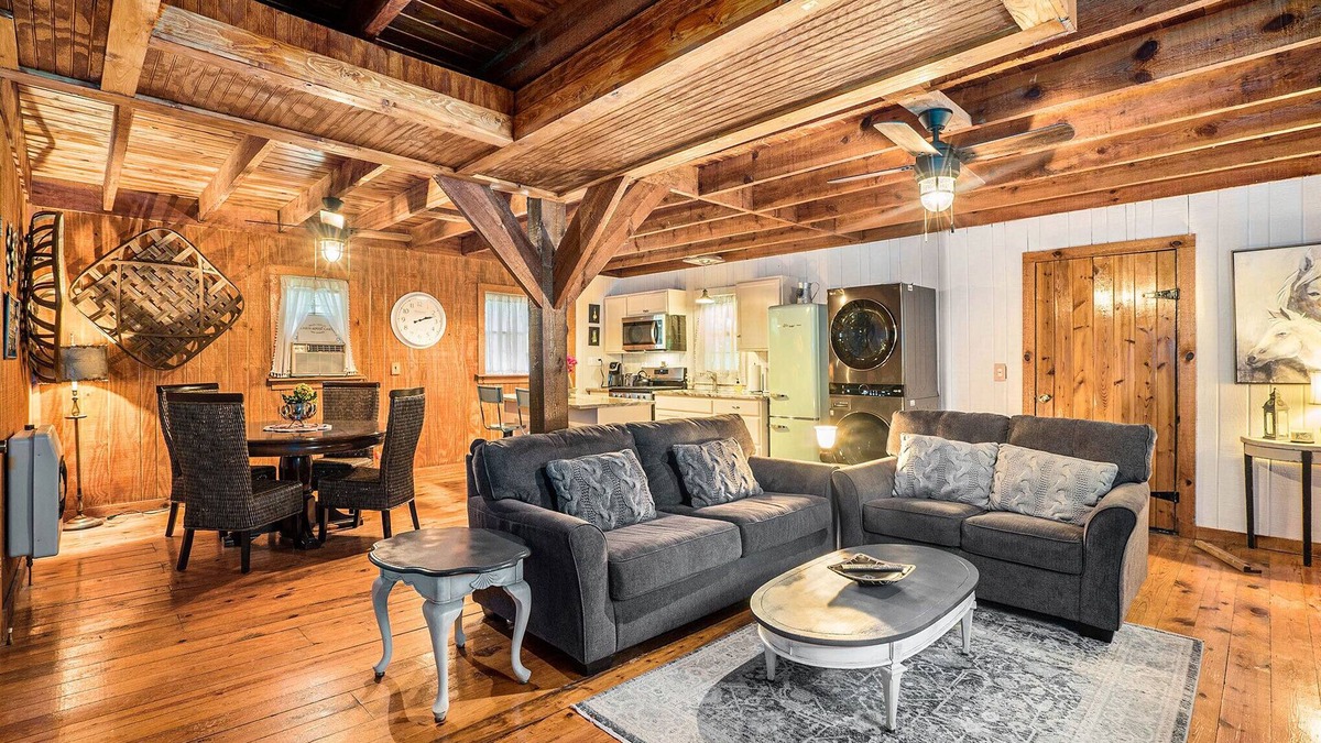 Ellijay Cottage | Cameo Cottage- Storybook 2 Bedroom/2 Bath Mountain Getaway