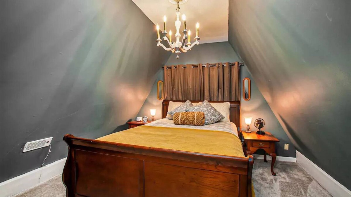 Big Canoe Ski Chalet | Cameo Tree Top Chalet - HOT TUB and Pet Friendly