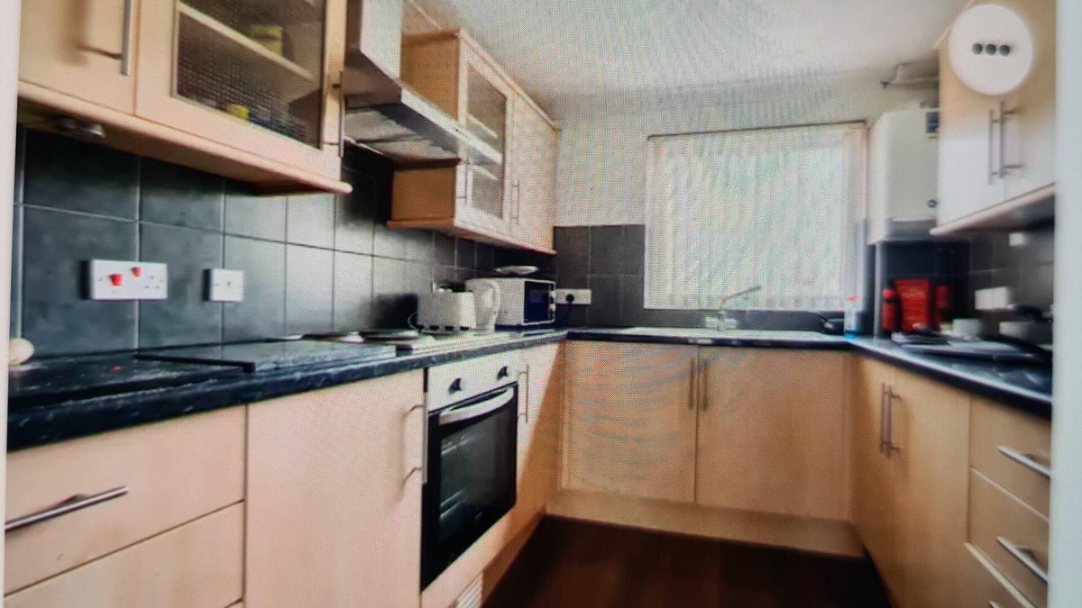 Chatham Apartment | Cameron close 3 bedroom apartment free parking free WiFi