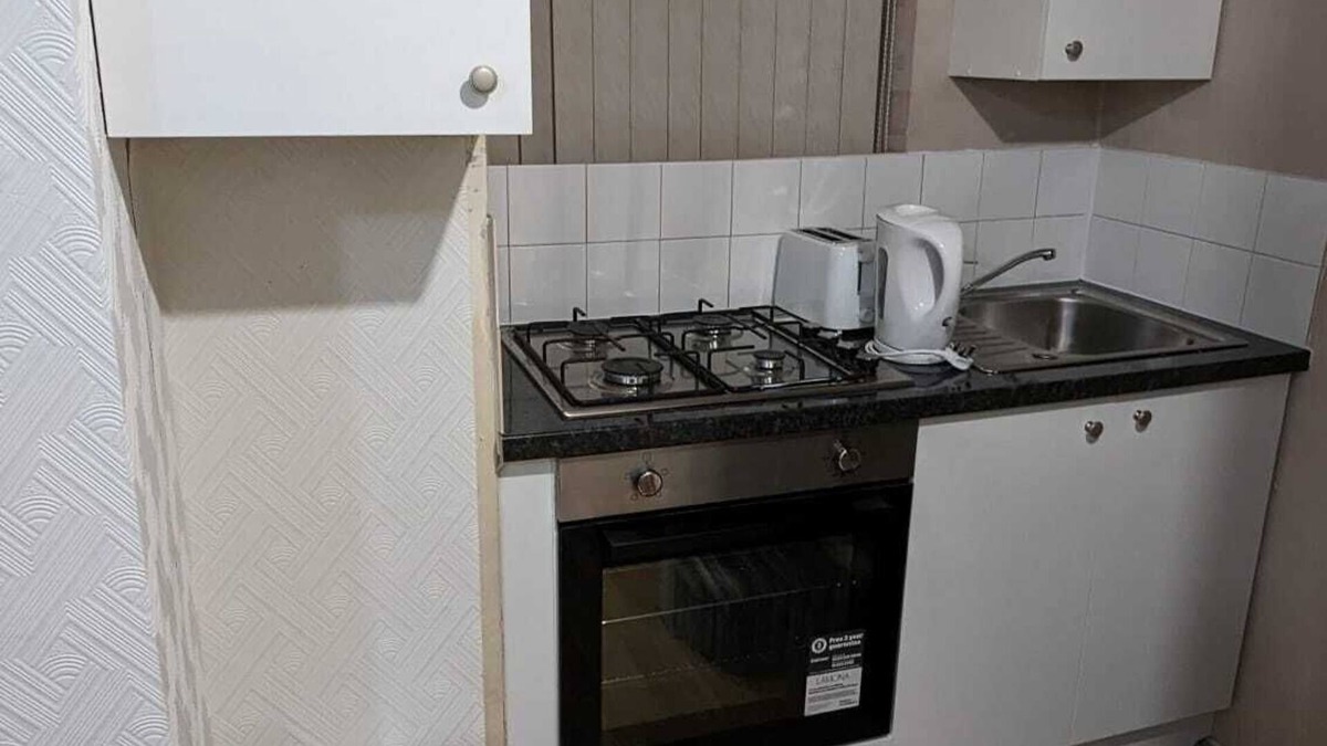 Chatham Apartment | Cameron close one bedroom apartment free parking free WiFi