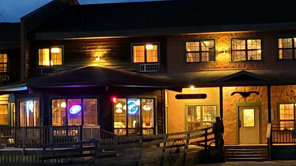 Rib Lake Hotel | Camp 28