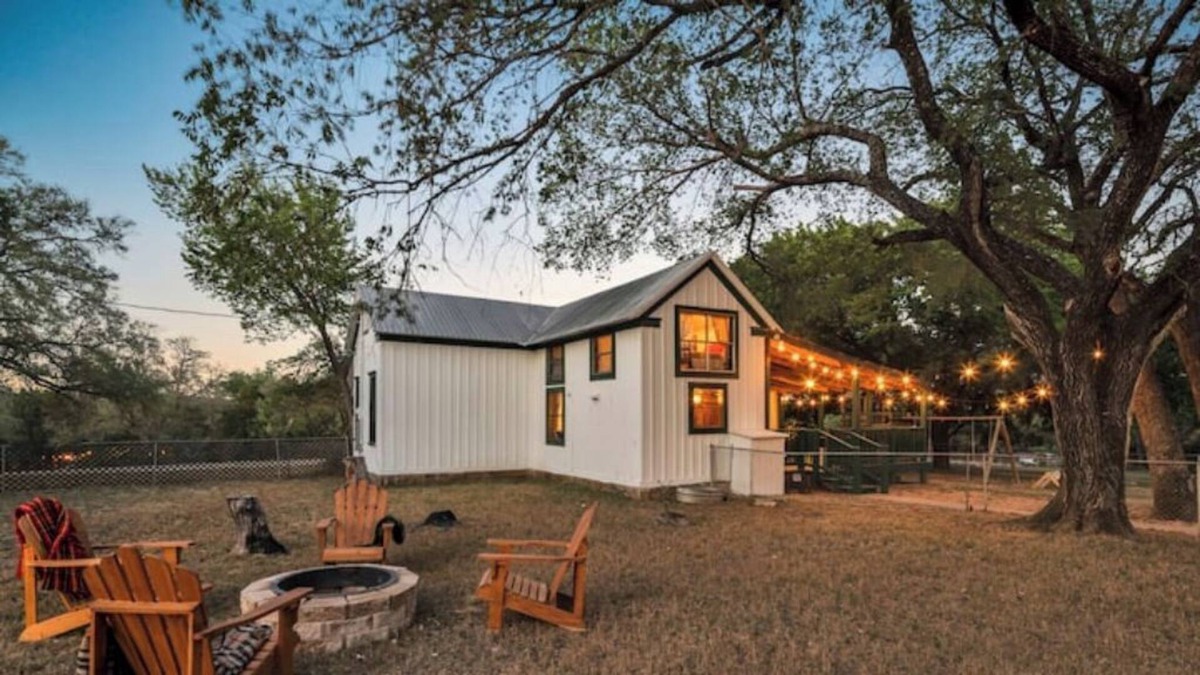 Smithwick House | Camp Hickory - Pet friendly Farmhouse with Hot tub