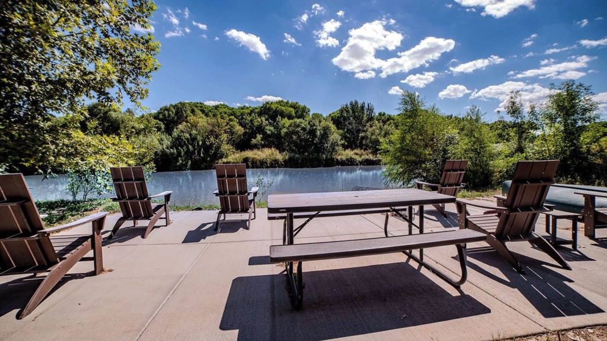 Camp Verde House | Camp Verde River Retreat on River,2 blocks to Downtown AC,WIFI, Kayaks, Fishing