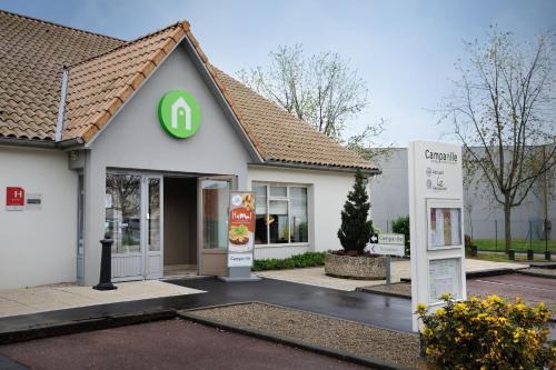 Saint-Laurent-de-Mure Hotel | Campanile Lyon Est Aéroport Saint Exupery