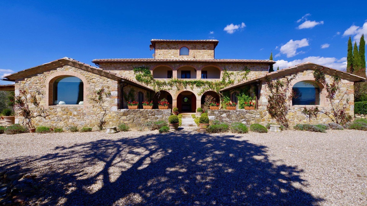 Castelnuovo Berardenga Villa | Camparone Light by ArcenoRentalsClub Magnificent Chianti Villa Pool Concierge