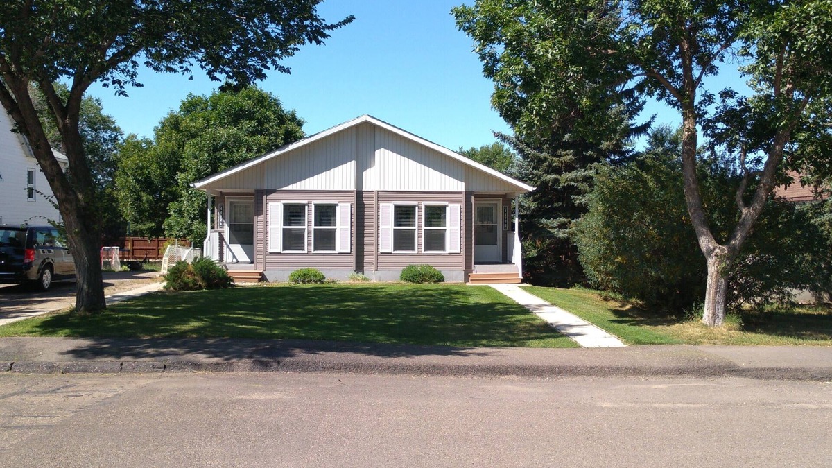 Gull Lake House | Campbell's Clean & Comfortable Modern Duplex 4472A
